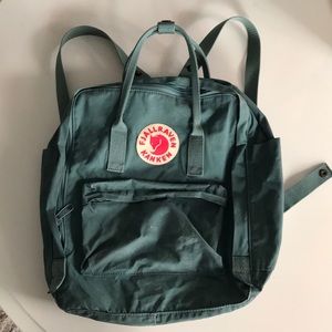 Fjallraven kanken in frost green